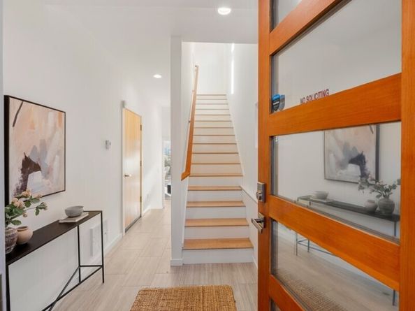 1123 16th Avenue, Seattle WA 98122
