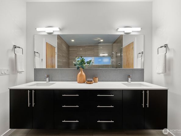 1123 16th Avenue, Seattle WA 98122