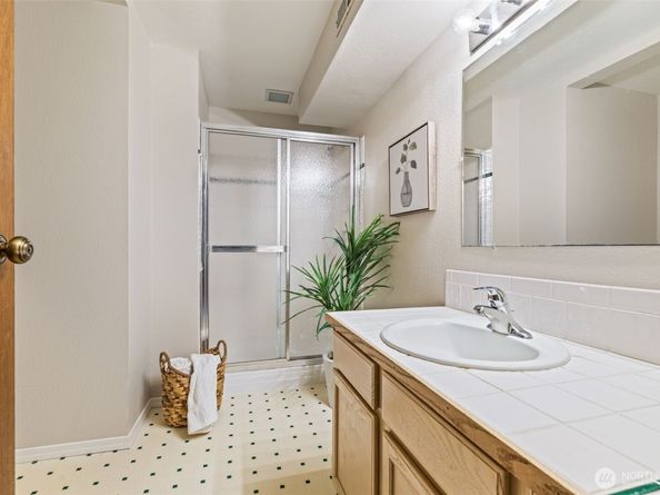 200 SW 327th Place, Federal Way WA 98023