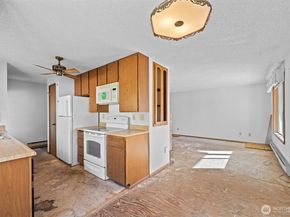 32713 1st Place S  236, Federal Way WA 98003