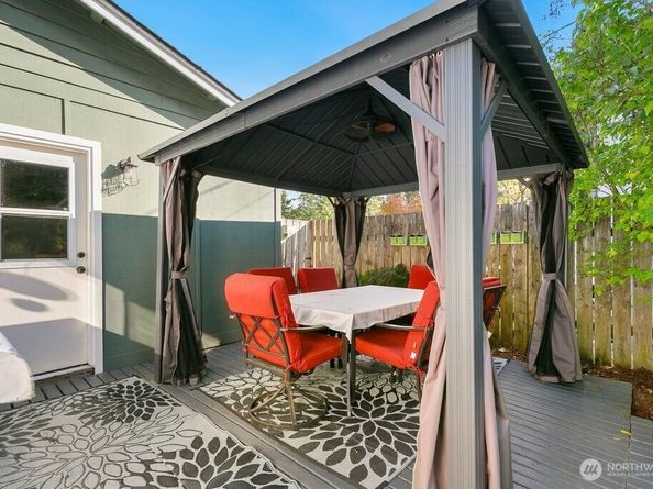 19225 18th Avenue NE, Shoreline WA 98155