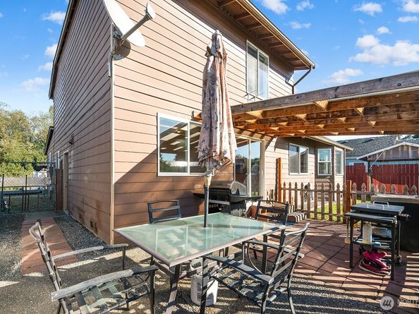 206 1st Avenue E, Pacific WA 98047