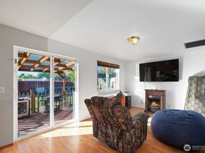 206 1st Avenue E, Pacific WA 98047