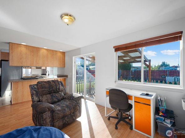 206 1st Avenue E, Pacific WA 98047