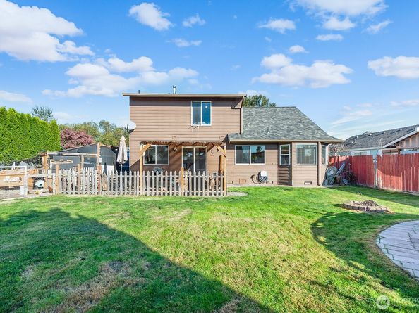 206 1st Avenue E, Pacific WA 98047