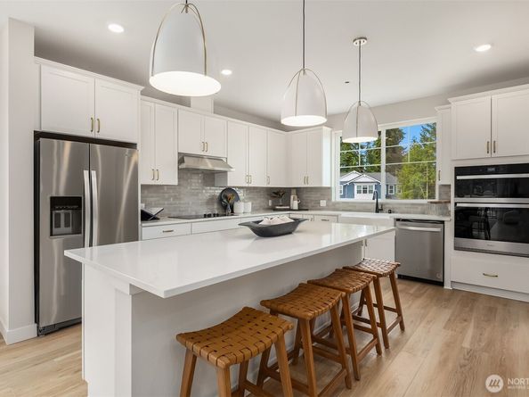 9008 NE 203rd Lane A, Bothell WA 98011