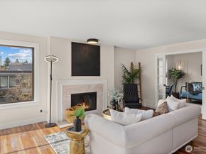 7850 E Green Lake Drive N 204, Seattle WA 98103
