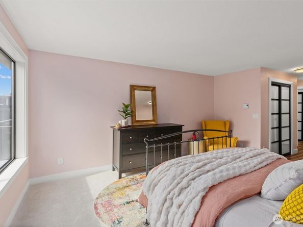 7850 E Green Lake Drive N 204, Seattle WA 98103