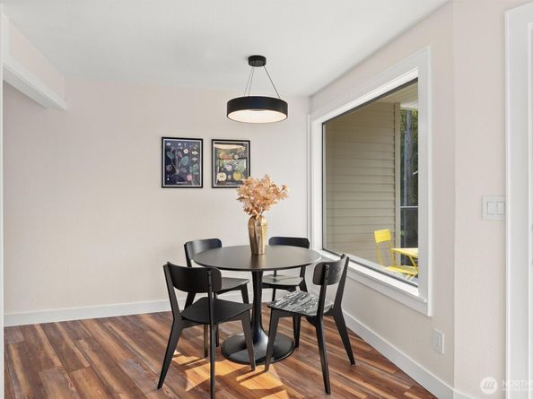 7850 E Green Lake Drive N 204, Seattle WA 98103