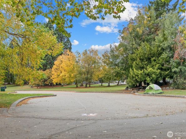 7850 E Green Lake Drive N 204, Seattle WA 98103