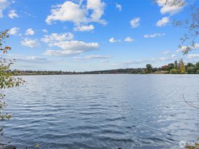 7850 E Green Lake Drive N 204, Seattle WA 98103