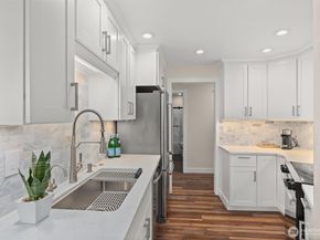 7850 E Green Lake Drive N 204, Seattle WA 98103