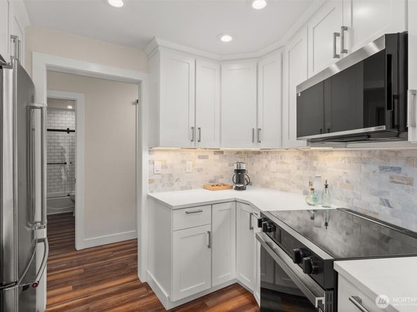 7850 E Green Lake Drive N 204, Seattle WA 98103