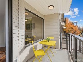 7850 E Green Lake Drive N 204, Seattle WA 98103