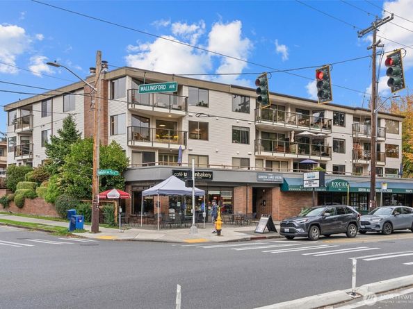7850 E Green Lake Drive N 204, Seattle WA 98103