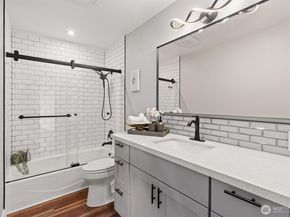7850 E Green Lake Drive N 204, Seattle WA 98103