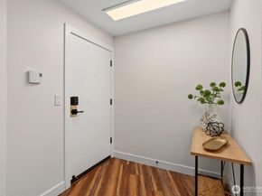 7850 E Green Lake Drive N 204, Seattle WA 98103