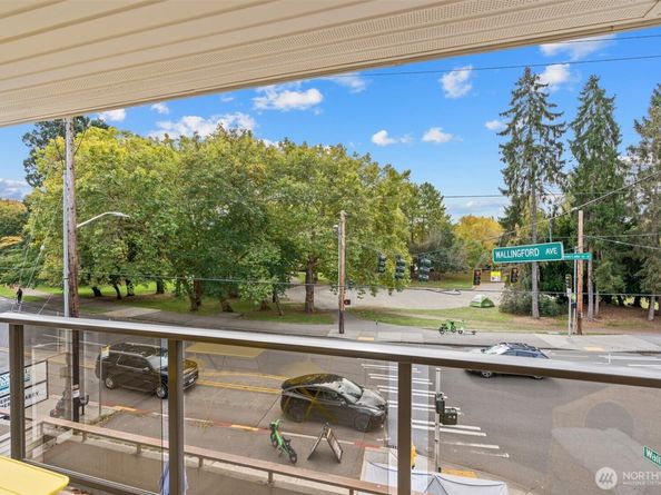 7850 E Green Lake Drive N 204, Seattle WA 98103