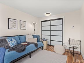 7850 E Green Lake Drive N 204, Seattle WA 98103