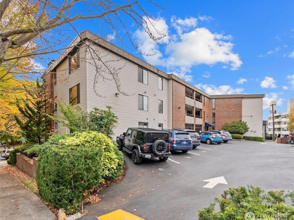 7850 E Green Lake Drive N 204, Seattle WA 98103