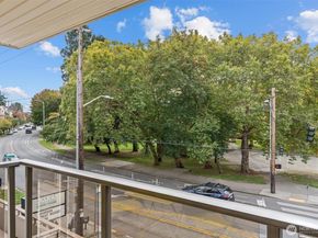 7850 E Green Lake Drive N 204, Seattle WA 98103