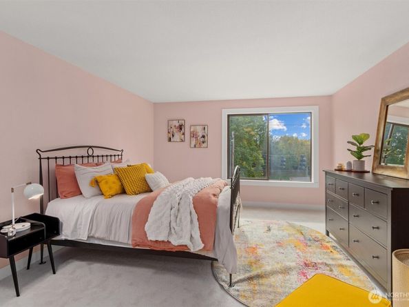 7850 E Green Lake Drive N 204, Seattle WA 98103