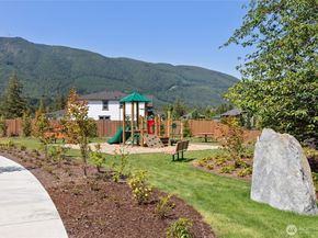 612 SE 11th Place 10, North Bend WA 98045