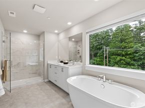 10520 135th Place NE 36, Kirkland WA 98033
