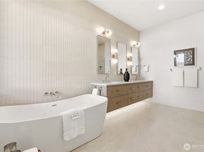 2202 102nd Place SE, Bellevue WA 98004