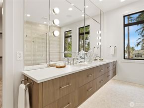 2202 102nd Place SE, Bellevue WA 98004