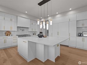 904 N 33rd Place, Renton WA 98056