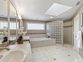 1915 205th Place NE, Sammamish WA 98074