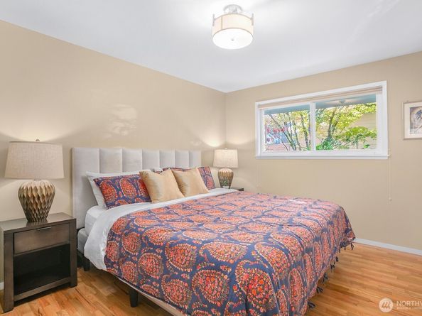 8213 37th Avenue SW, Seattle WA 98126