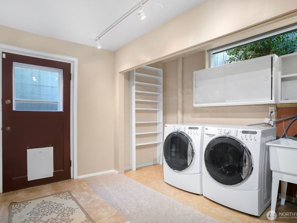 8213 37th Avenue SW, Seattle WA 98126