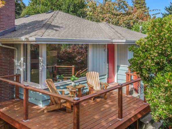 8213 37th Avenue SW, Seattle WA 98126