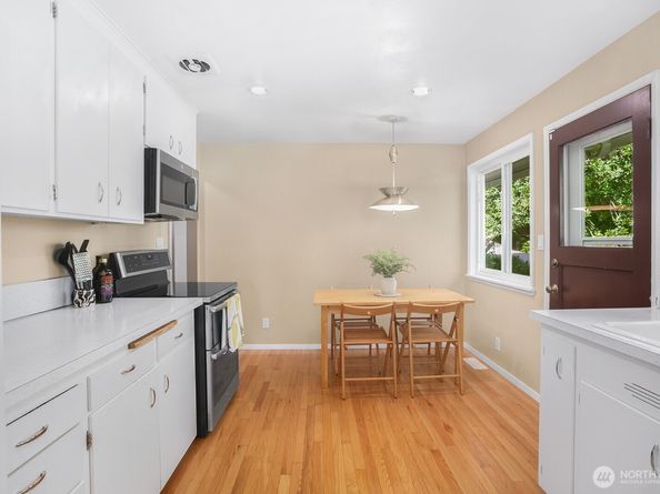 8213 37th Avenue SW, Seattle WA 98126