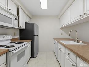 132 NE 95th Street B309, Seattle WA 98115