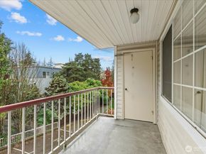 132 NE 95th Street B309, Seattle WA 98115