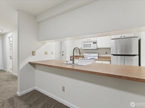 132 NE 95th Street B309, Seattle WA 98115