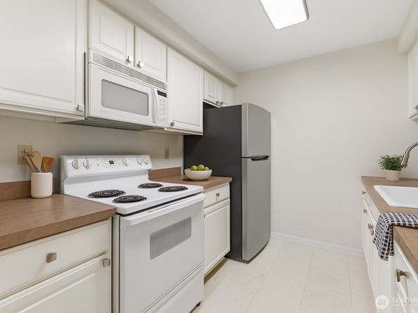132 NE 95th Street B309, Seattle WA 98115