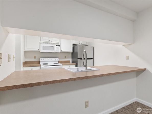 132 NE 95th Street B309, Seattle WA 98115