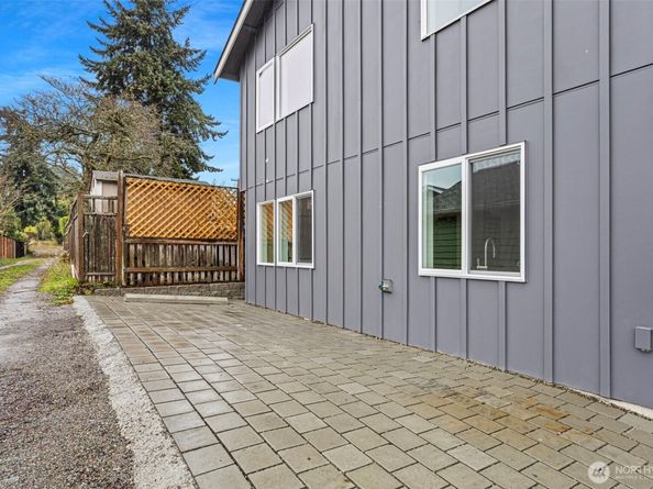 8003 25th Avenue NW, Seattle WA 98117