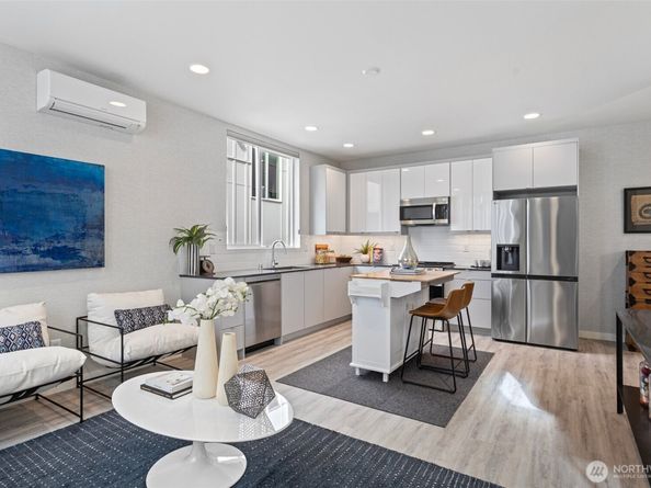 2527 29th Avenue S A, Seattle WA 98144