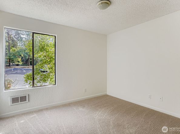 830 Kirkland Way 204, Kirkland WA 98033