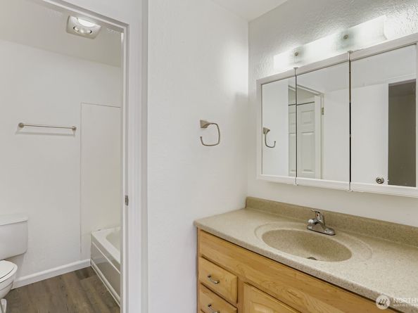 830 Kirkland Way 204, Kirkland WA 98033