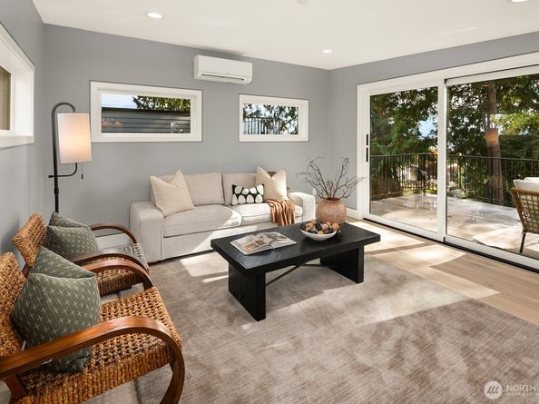 3949 A W Barrett Lane, Seattle WA 98199