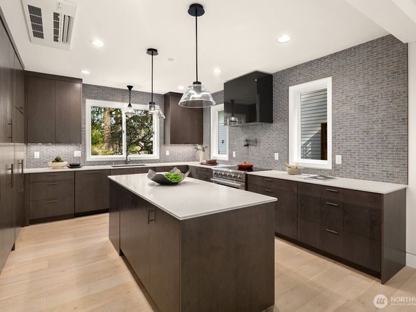 3949 A W Barrett Lane, Seattle WA 98199