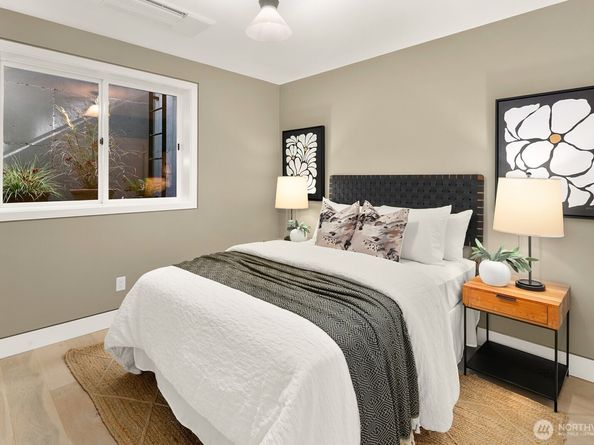 3949 A W Barrett Lane, Seattle WA 98199