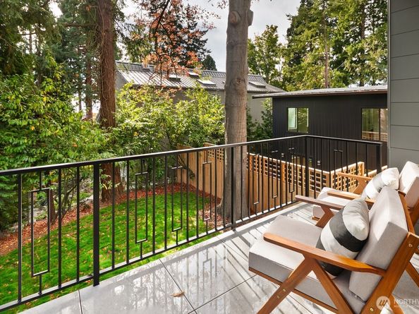 3949 A W Barrett Lane, Seattle WA 98199