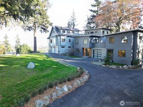 3949 A W Barrett Lane, Seattle WA 98199